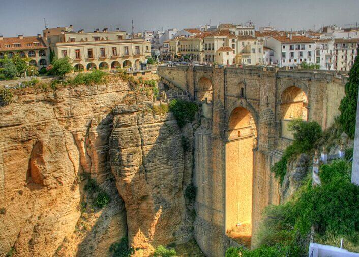 Rutas en Moto por Andalucía: De la Alhambra a la Costa del Sol