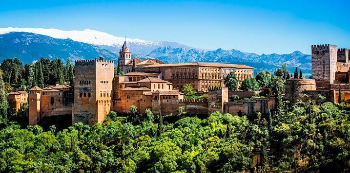 Rutas en Moto por Andalucía: De la Alhambra a la Costa del Sol