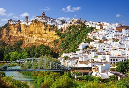 Ruta de los Pueblos Blancos en Moto: El Corazón de Andalucía