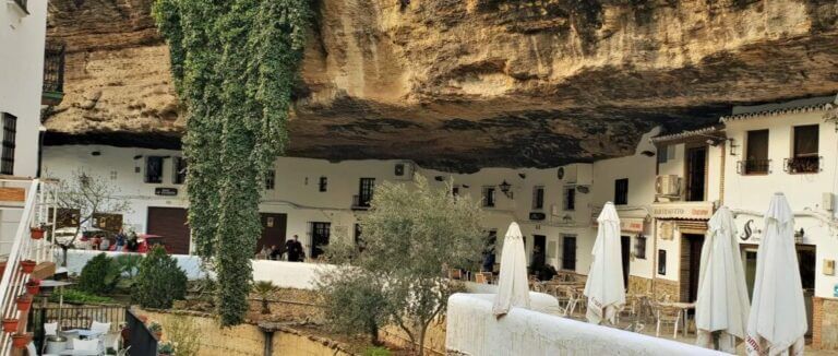 Ruta de los Pueblos Blancos en Moto: El Corazón de Andalucía