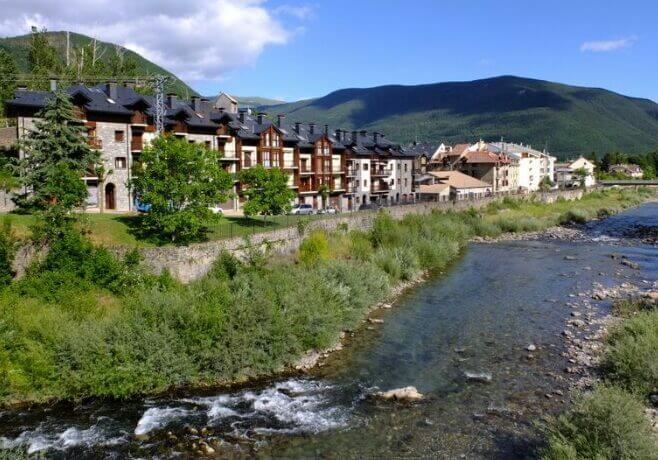 Rutas en Moto por los Pirineos: Un Viaje entre España y Francia